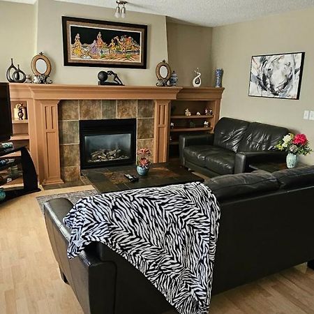 Spacious Comfortable Air-Conditioned. Near Airport! Calgary Zewnętrze zdjęcie