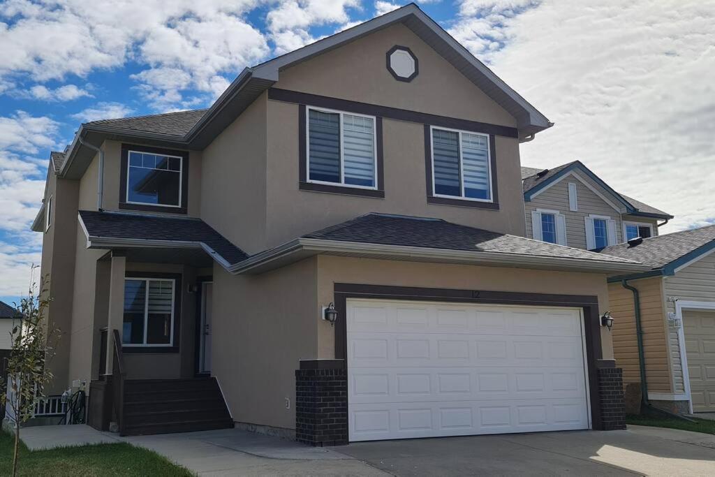 Spacious Comfortable Air-Conditioned. Near Airport! Calgary Zewnętrze zdjęcie